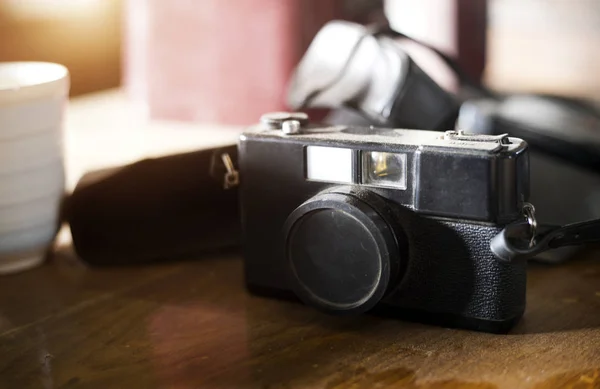 Old camera in collecter on wood table — Stock Photo, Image