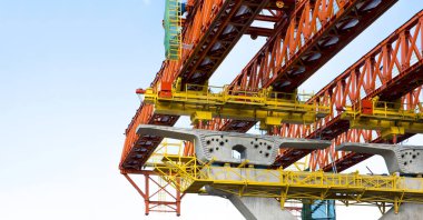 İnşaat yolu köprüsü üzerinde clear sky 