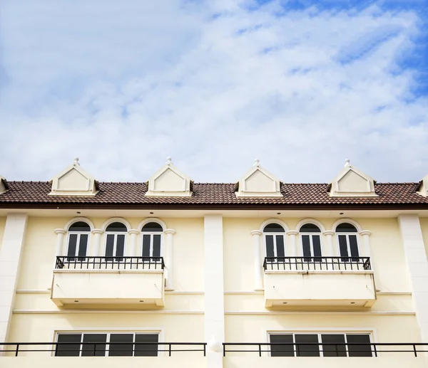 Exterior edificio comercial moderno contemperary — Foto de Stock