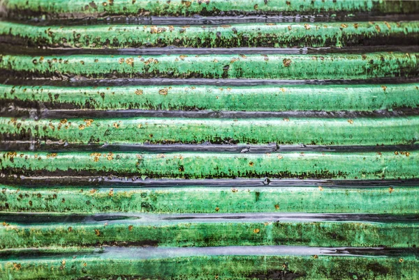Groene steen stap met water drop achtergrond — Stockfoto