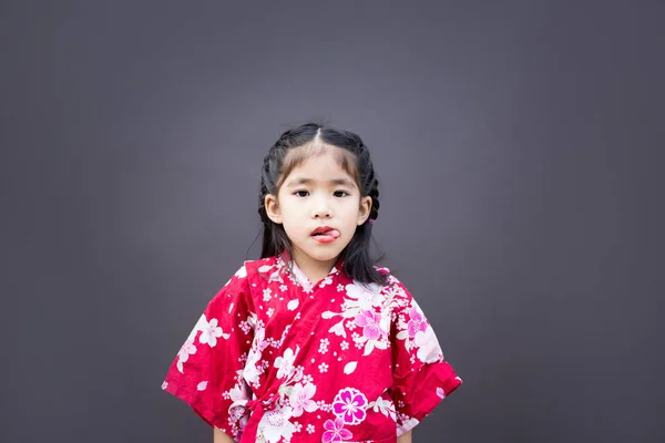 可愛いアジア系の子日本風のドレス — ストック写真