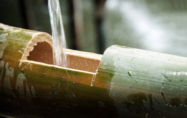 Zen 'deki bambudan su damlasını kapat