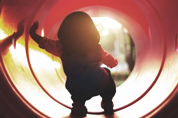 Arrière Cour Des Enfants Jouant Tunnel Parc Jeux Matin — Photo