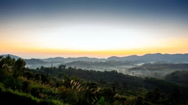 Красивий Схід Сонця Горизонтальній Лінії Ландшафтної Гори Пробудження Нового Дня — стокове фото