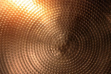 Doku arkaplanı üzerindeki bakır çemberi ışıkla kapat