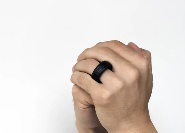 Δαχτυλίδι Ελαστικών Για Δάχτυλο Αγάπης Λευκό Απομονωμένο Φόντο Στην Έννοια — Φωτογραφία Αρχείου