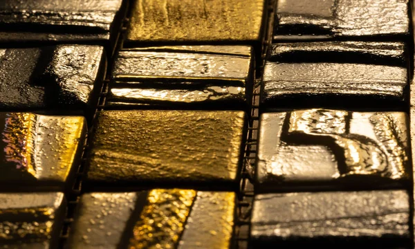Μεταλλικό Χρυσό Και Μαύρο Χρώμα Γυαλιστερό Γυαλί Ψηφιδωτό Φόντο Πλακιδίων — Φωτογραφία Αρχείου