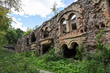 Tuğla Duvar yıkıldı. Bina kalıntıları. Eski fort Ta Harabeleri