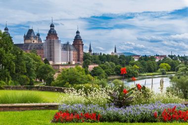 Yaz cityscape - antik palace Johannisburg, Aschaffenburg, G