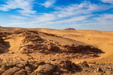 Sina Çölü ve tek dağ