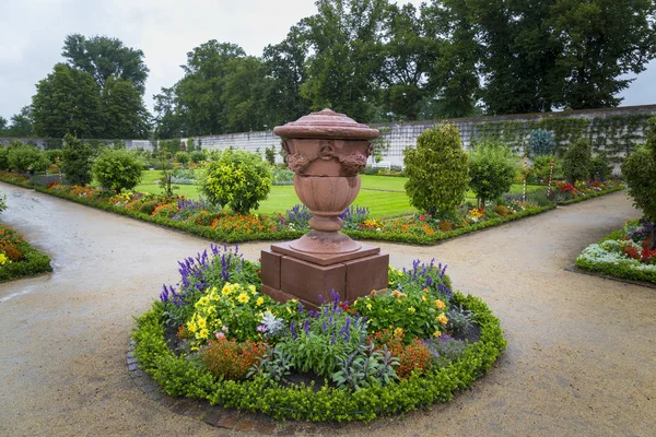 Jardim colorido de ervas medicinais e parque. Farmácia verde. Cit... — Fotografia de Stock