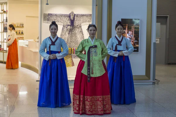 Jižní Korea, mezinárodní letiště Incheon - barevné show v na — Stock fotografie