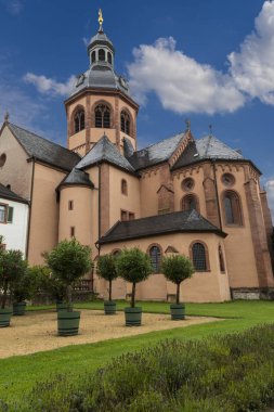 Eski manastır Seligenstadt: Basilika St Marcellinus ve Pe