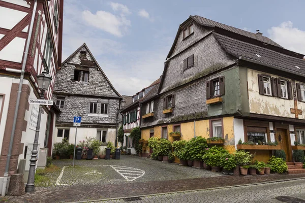 Oude stad Seligenstadt, Duitsland. Straat van de oude stad. Col — Stockfoto