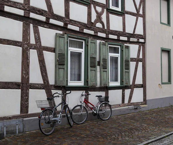 Starożytne miasto Seligenstadt, Niemcy. Ulica starego miasta. Col — Zdjęcie stockowe
