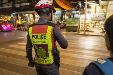 Yaya geçidi trafik polis. Bangk mahallesinde