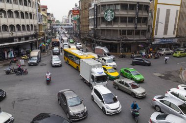  Bangkok canlı trafik sokak. Bangkok, Tayland .