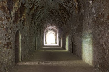 Terk edilmiş eski Tarakanivsky kalesi, Rivne bölgesi. Ukrayna