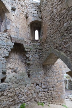Mahvolmuş Ortenbourg Kalesi (Château de l 'Ortenbourg). Alsace. 