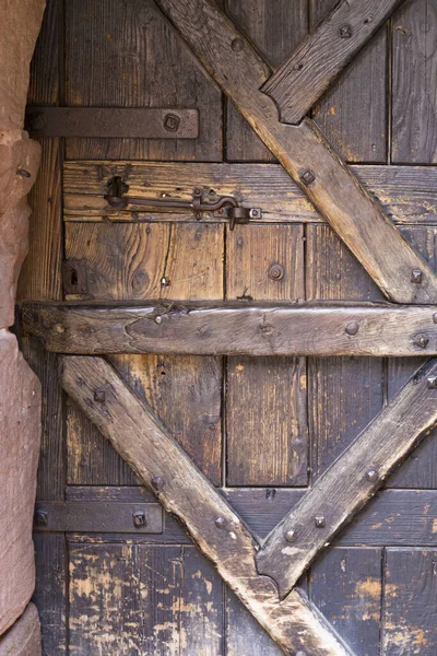 Stary średniowieczny drzwi drewniane — Zdjęcie stockowe