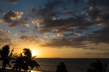 Okyanusta gün batımı. Fiji..