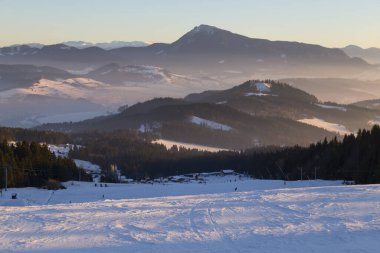 Kayak merkezi Kubinska Hola, Slovakya. Üst görünüm 