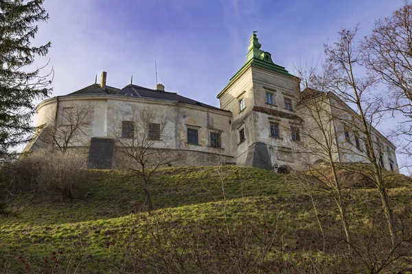 Fortress on a green hill. Olesko castle . Western Ukraine. — Stock Photo, Image