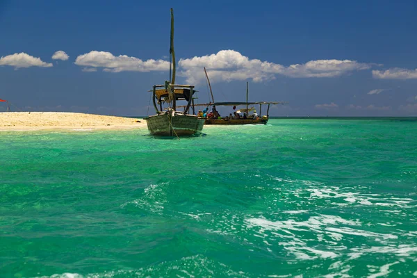 Isla Nakupenda Desaparecida Arena Blanca Océano Turquesa Barcos Con Turistas —  Fotos de Stock