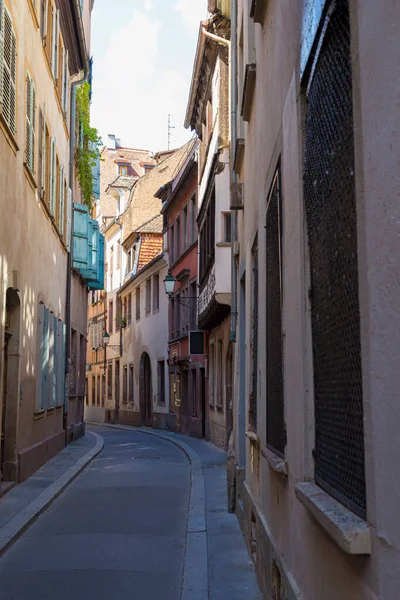 Antigua Calle Estrecha Con Casas Históricas Arquitectura Medieval Estrasburgo Alsacia — Foto de Stock