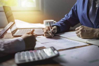 Yeni nesil iş adamları çalışıyor.