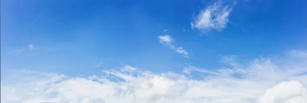 Ciel Est Bleu Avec Des Nuages Beau Par Nature — Photo