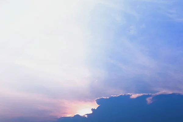 Kék Gyönyörű Felhőkkel — Stock Fotó