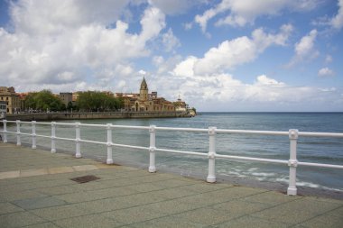 Korkuluk ve kilise 3