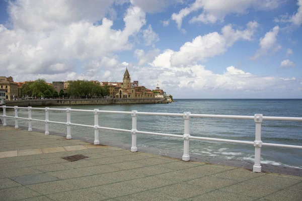 Korkuluk ve kilise 3