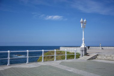 Gökyüzü ve sokak lambası 4