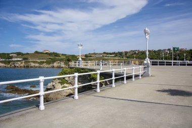 Gökyüzü ve 5 korkuluk