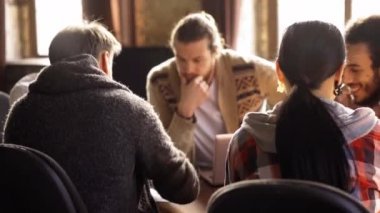 Dost Canlısı Bağımsızlar Ekibi Başlangıçta Birlikte Çalışıyor