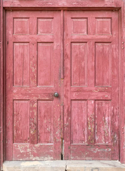 Alte Verwitterte Rot Lackierte Tür Als Hintergrund — Stockfoto
