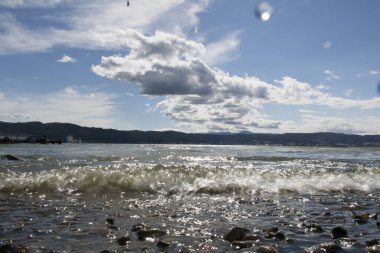 Bulutlu gökyüzü ve deniz 22