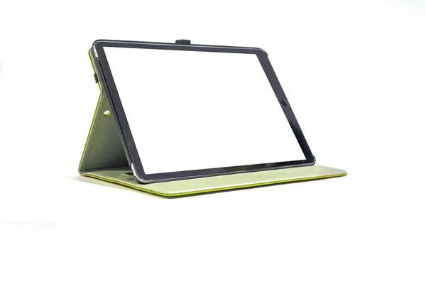 Tablet Nero Con Bordo Verde Con Copertina Pelle Sfondo Bianco — Foto Stock