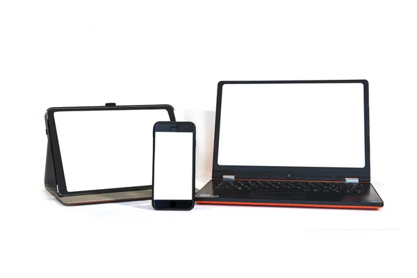 タブレット 携帯電話 白の背景に赤い枠線と任意の画像や広告を挿入する白い画面と黒のラップトップ — ストック写真