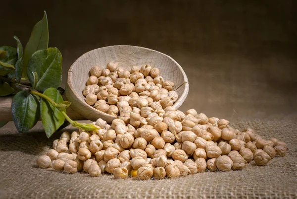 Chickpeas Composition Chickpeas Wooden Container Raw Yuta Canvas Background — Stock Photo, Image
