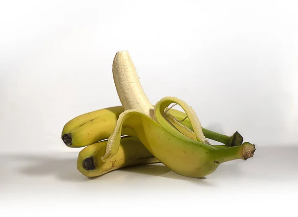 Plátanos Sanos Fruta Aislada Sobre Fondo Blanco Imágenes de stock libres de derechos