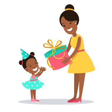 Anne bebek için bir hediye verir