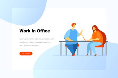 Masada oturan erkek ve kadın dizüstü bilgisayarlı düz vektör 