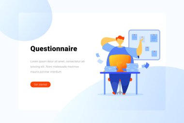 Masaüstü Bilgisayarlı Masada oturan ve Düz Yöntemi Düşün