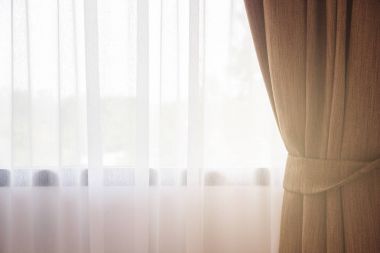 Güneş ışığı beyaz perde ve windows