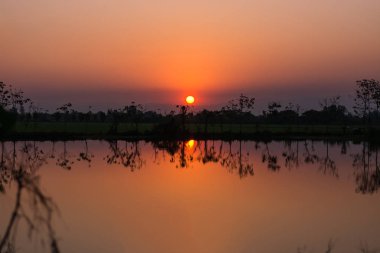 ufuk arkasında nehir get over güzel gün batımı