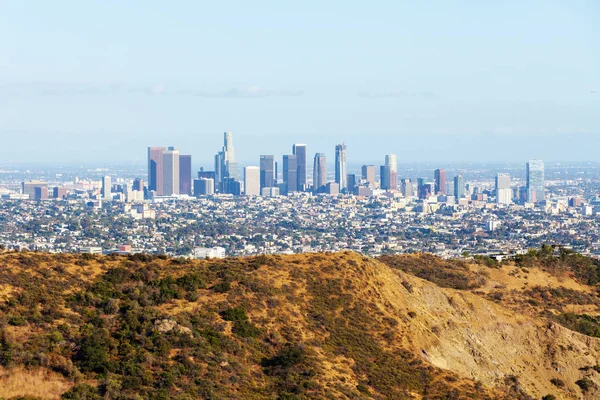 Los Angeles downtown skyline from the Hollywood Hills. LA, California, USA — Stock Photo, Image