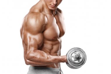 Kaslı adam, izole pazı, güçlü erkek çıplak gövde abs, dumbbells ile yapıyor çalışma